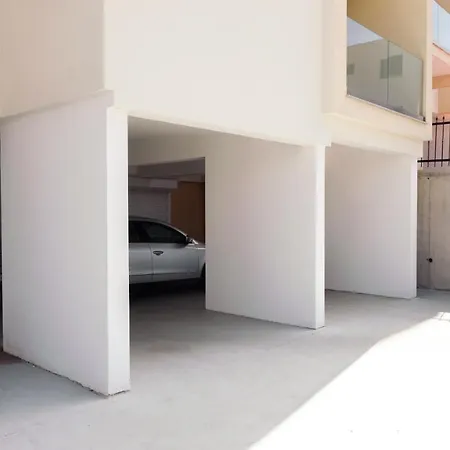 Crystal Apartment *