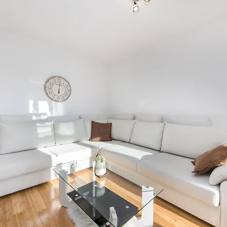 Apartment Crystal *