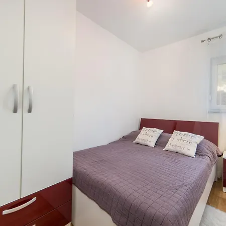 Crystal Apartment *