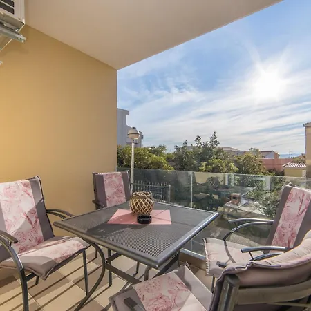 Crystal Διαμέρισμα *