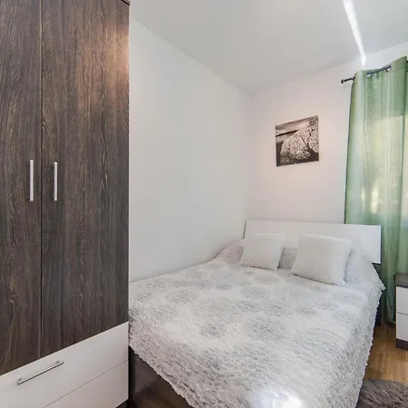 Crystal Μακάρσκα