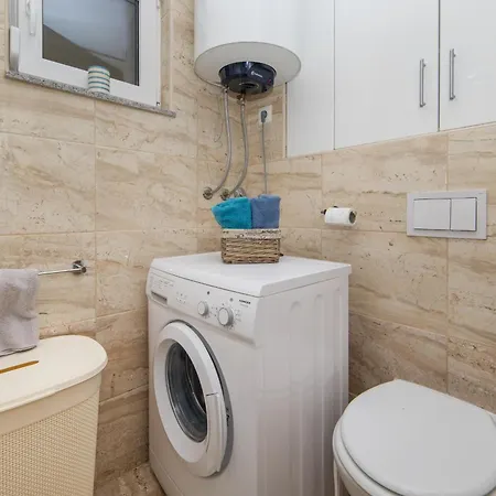 Crystal מאקרסקה